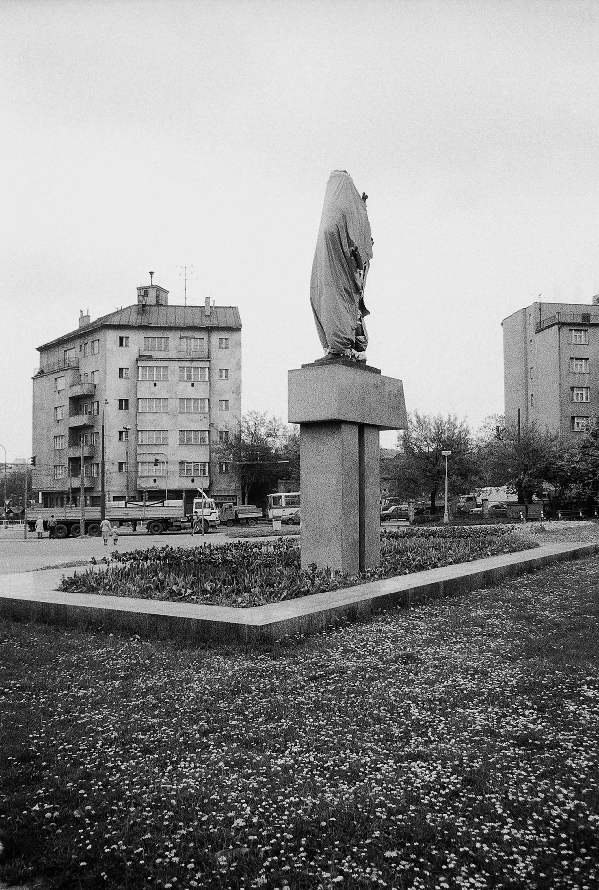 Pavol Breier, Pomníky. 1989-1990